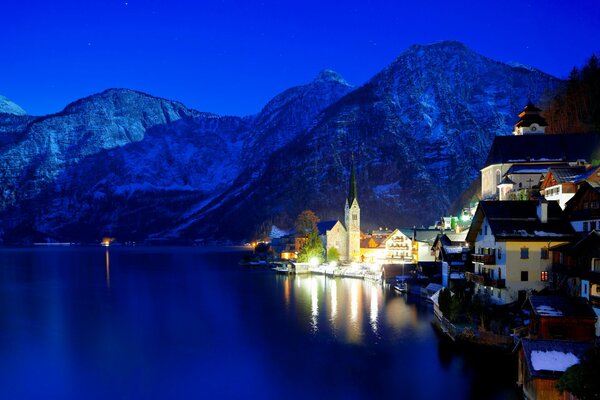 Luci notturne di Hallstatt, Austria