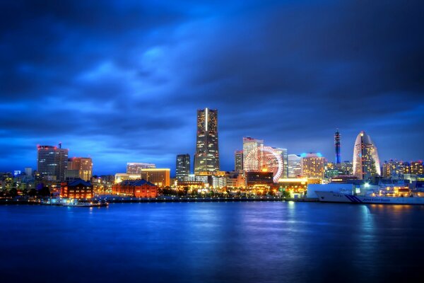 Schöne Aussicht auf Japan. Nachtstadt