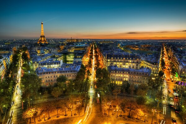 Blick auf Paris, die Nachtstadt