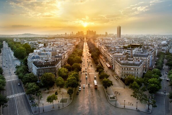 Architektur von Paris, abends bei Sonnenuntergang