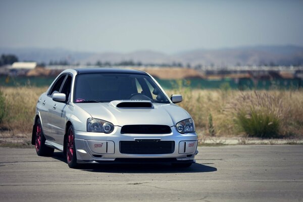 Tuned Subaru en un hermoso fondo