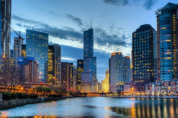 Chicago skyscrapers in evening elimination on the riverbank