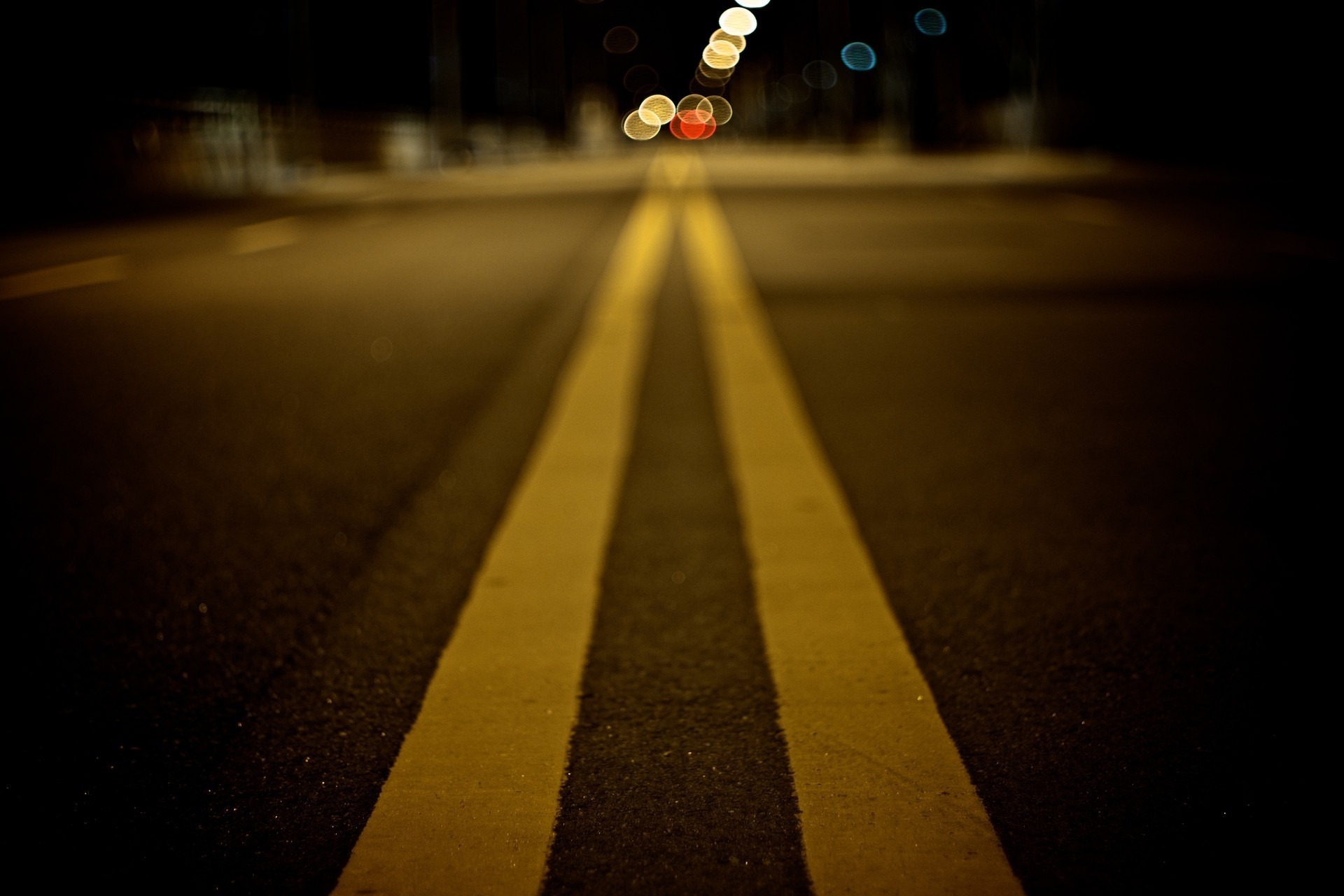 road night bokeh line