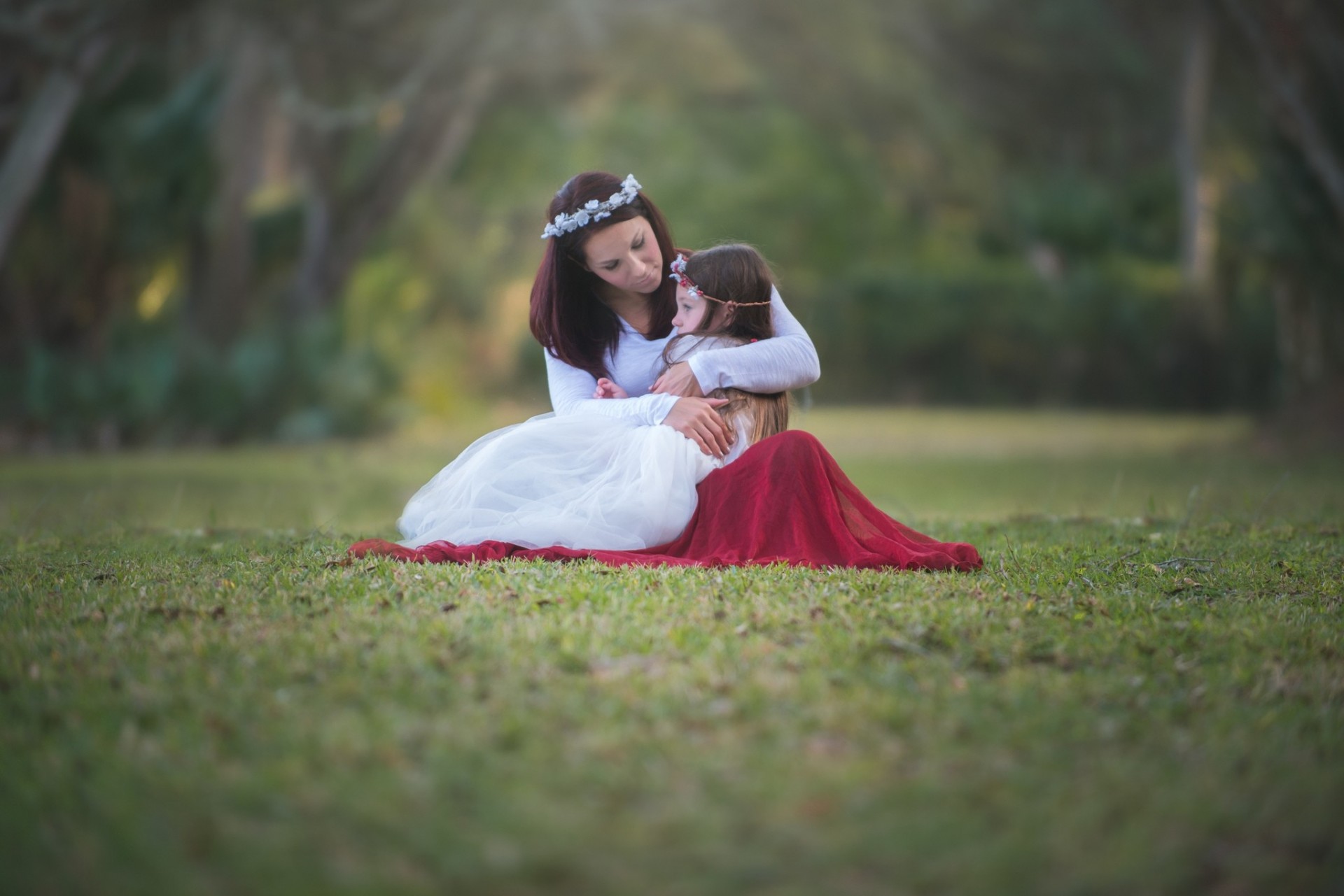 madre abrazo estado de ánimo niña bebé