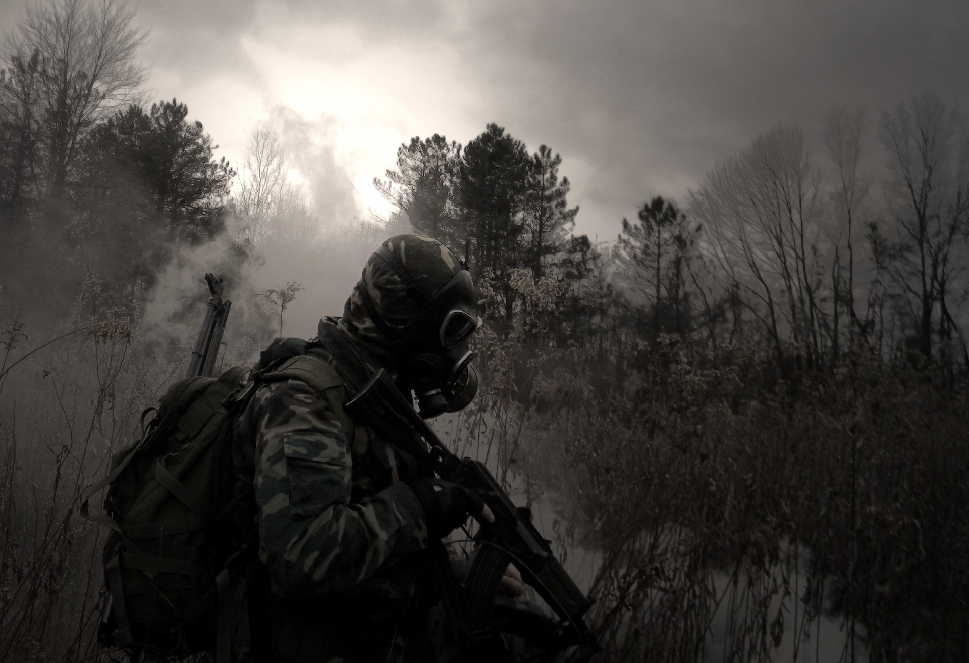 harceleur masque marais kalachnikov herbe forêt sac à dos camouflage automatique