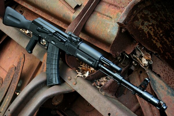 A new Kalashnikov assault rifle on a pile of metal