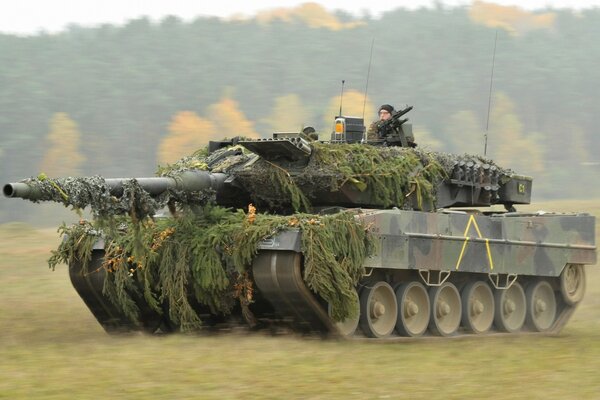 Tanque leopardo tanque con armas