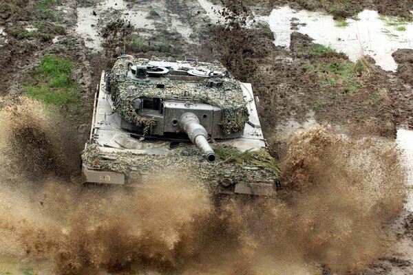 Grey tank on the battlefield