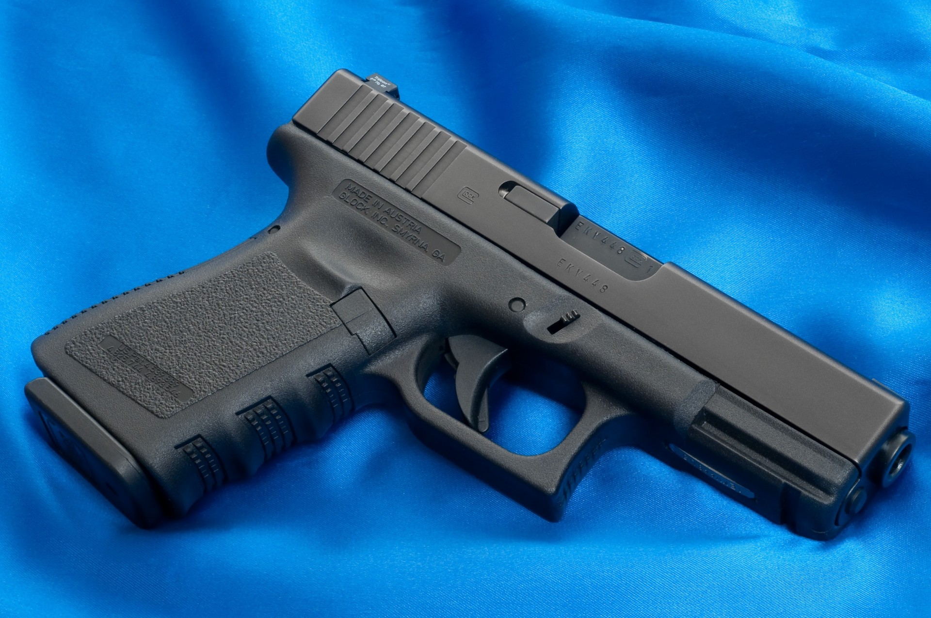 weapon canvas year wallpaper blue body glock austria