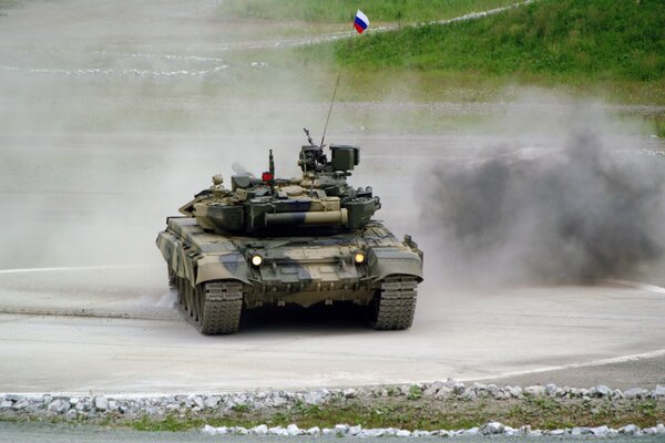 Char t-90 sur le polygone