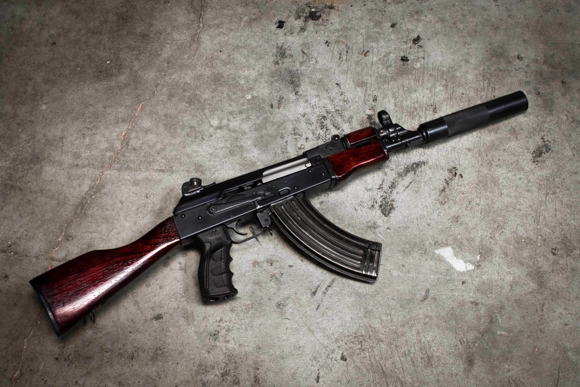 sfondo kalashnikov arma ak-74 fucile d assalto