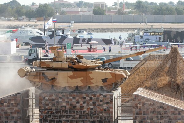 Vehículos blindados militares en exhibición