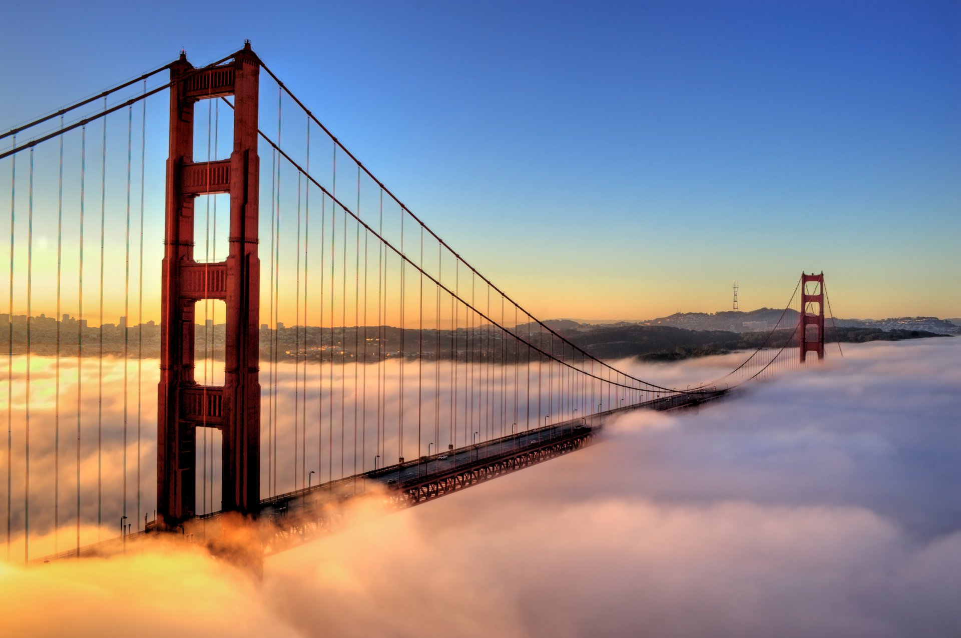 città san fracisco ponte golden gate mattina nebbia macchine