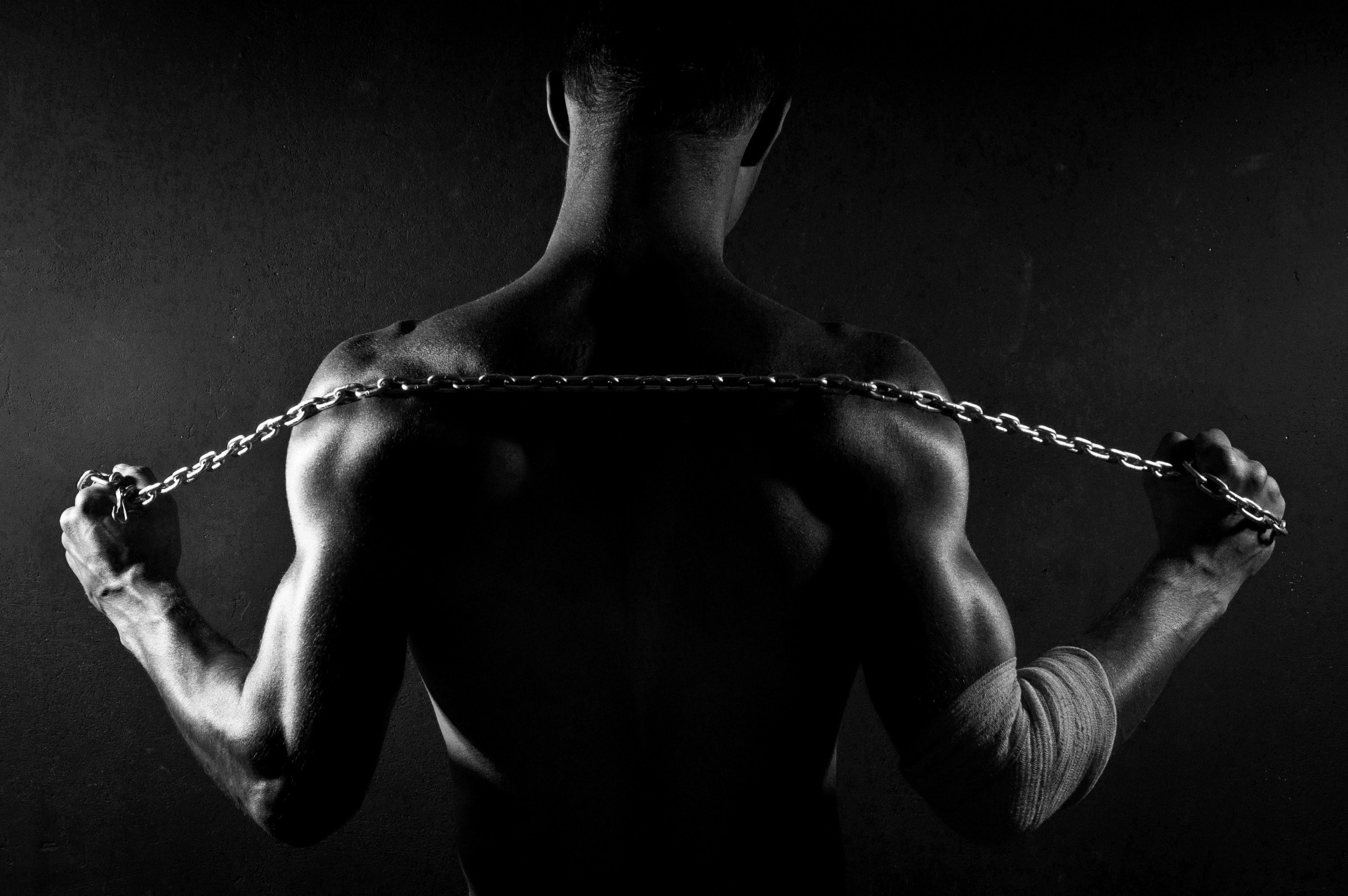 man chains shoulder