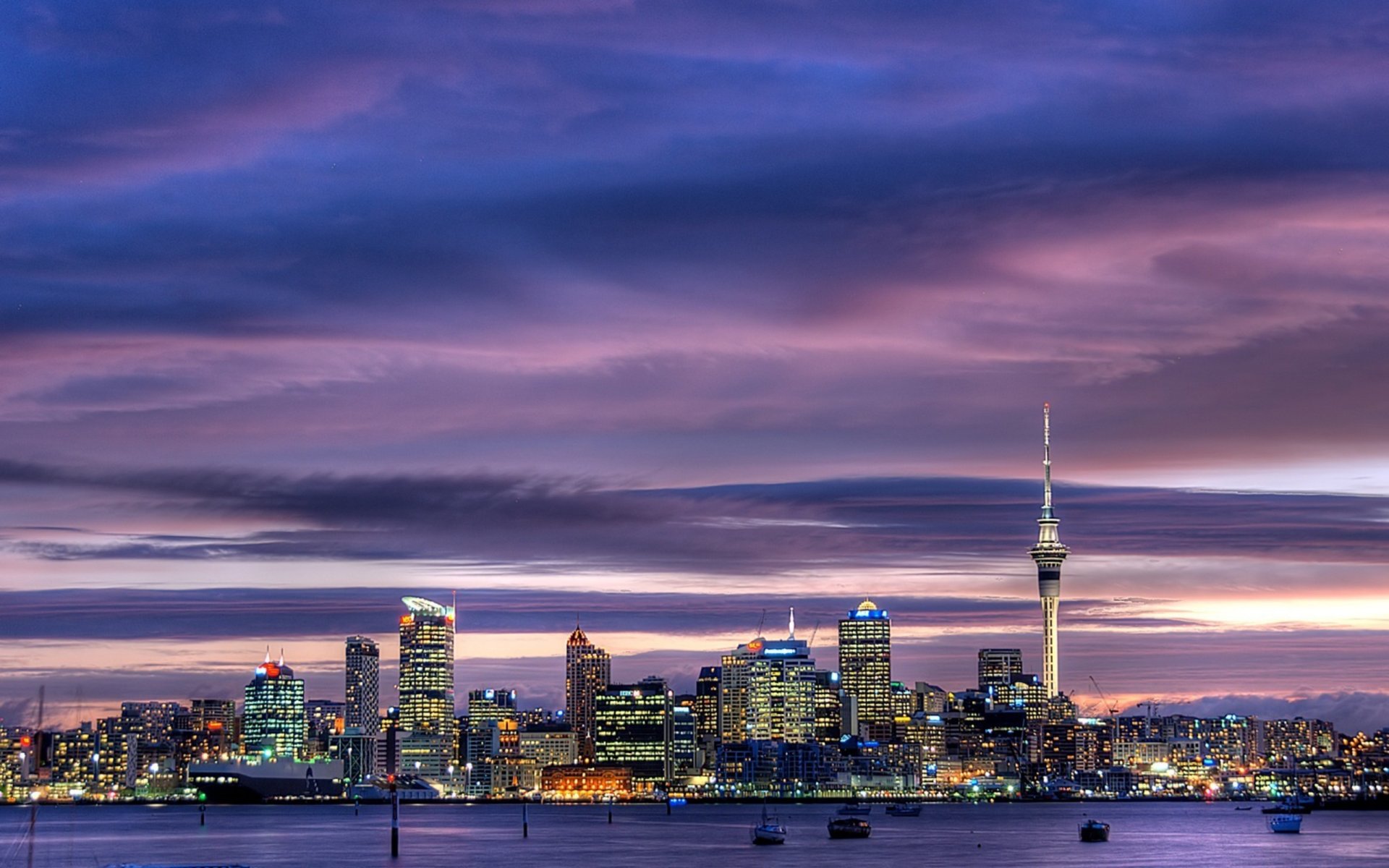 auckland miasto śródmieście nowa zelandia porty niebo sky tower drapacze chmur port auckland tower światła zmierzch