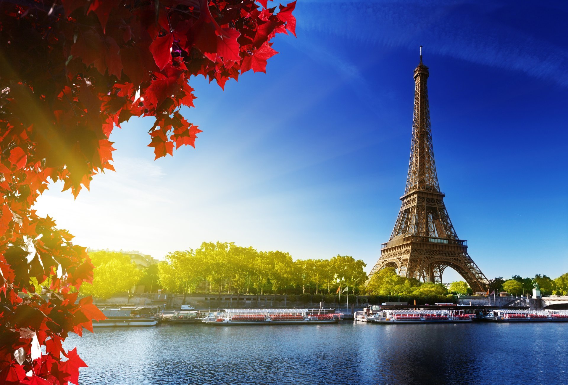 la tour eiffel eiffelturm paris frankreich bäume fluss seine himmel sonne blätter rot herbst