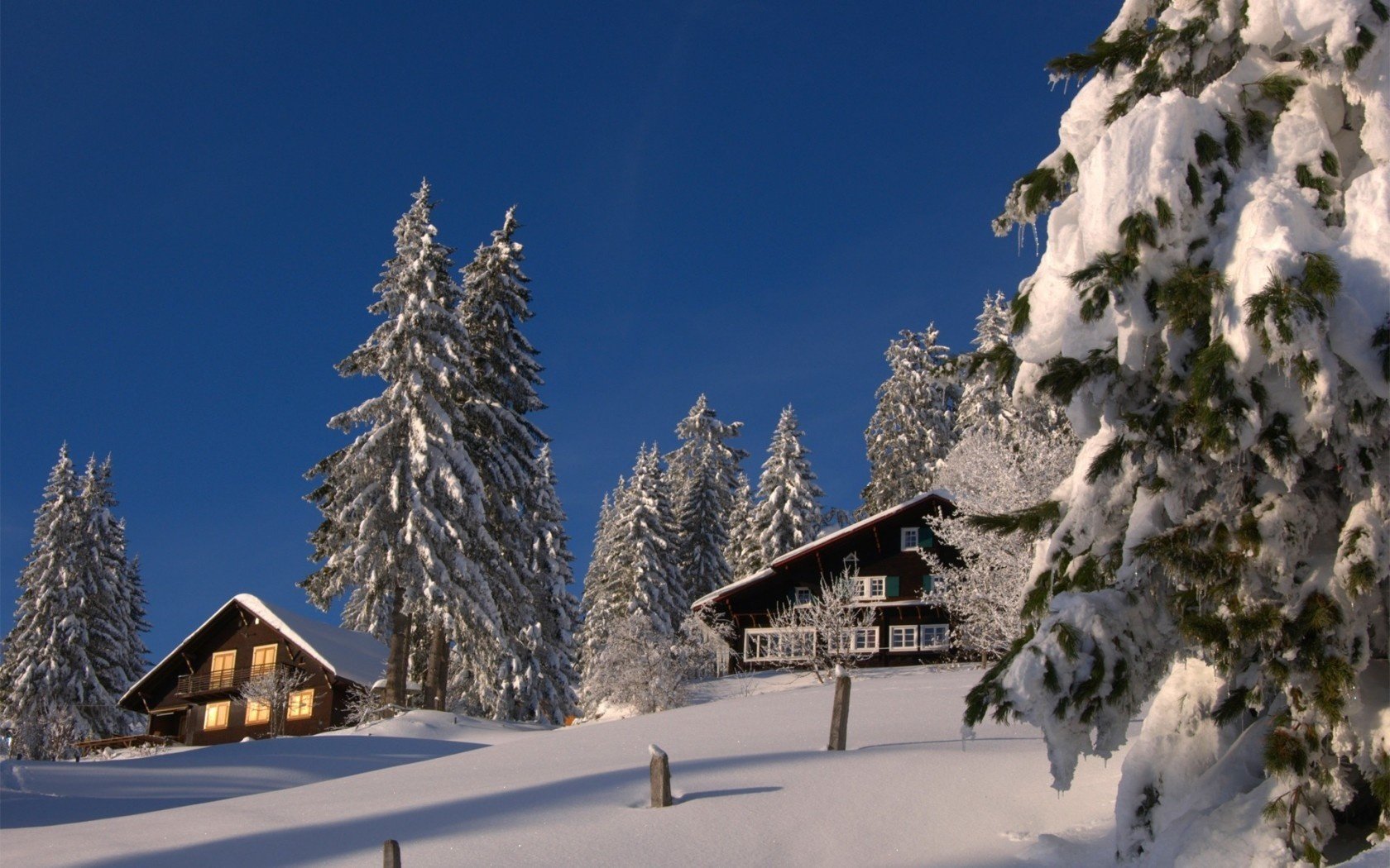 montañas casas árboles nieve cubierto de nieve