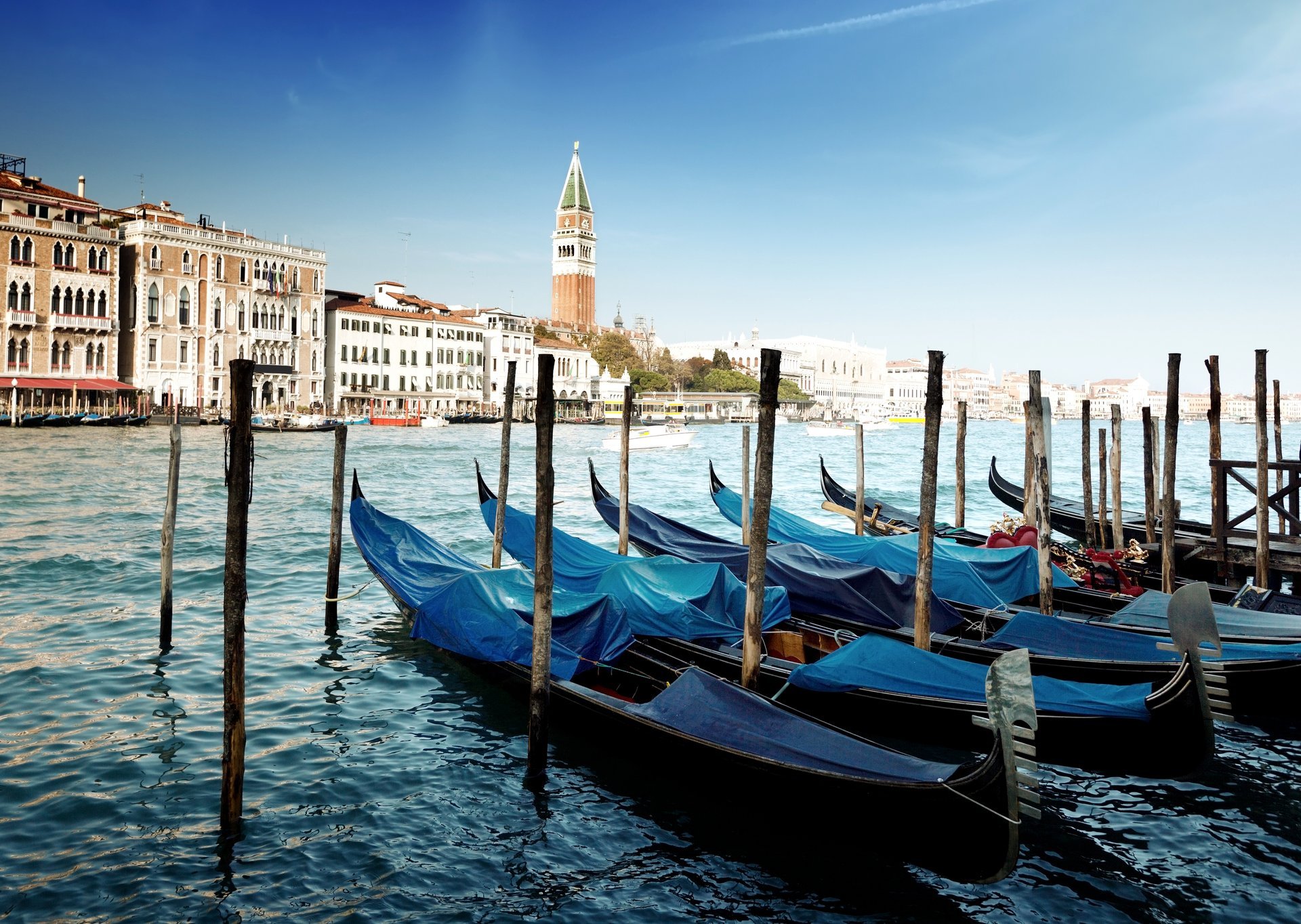 venecia italia canal mar agua góndolas muelle