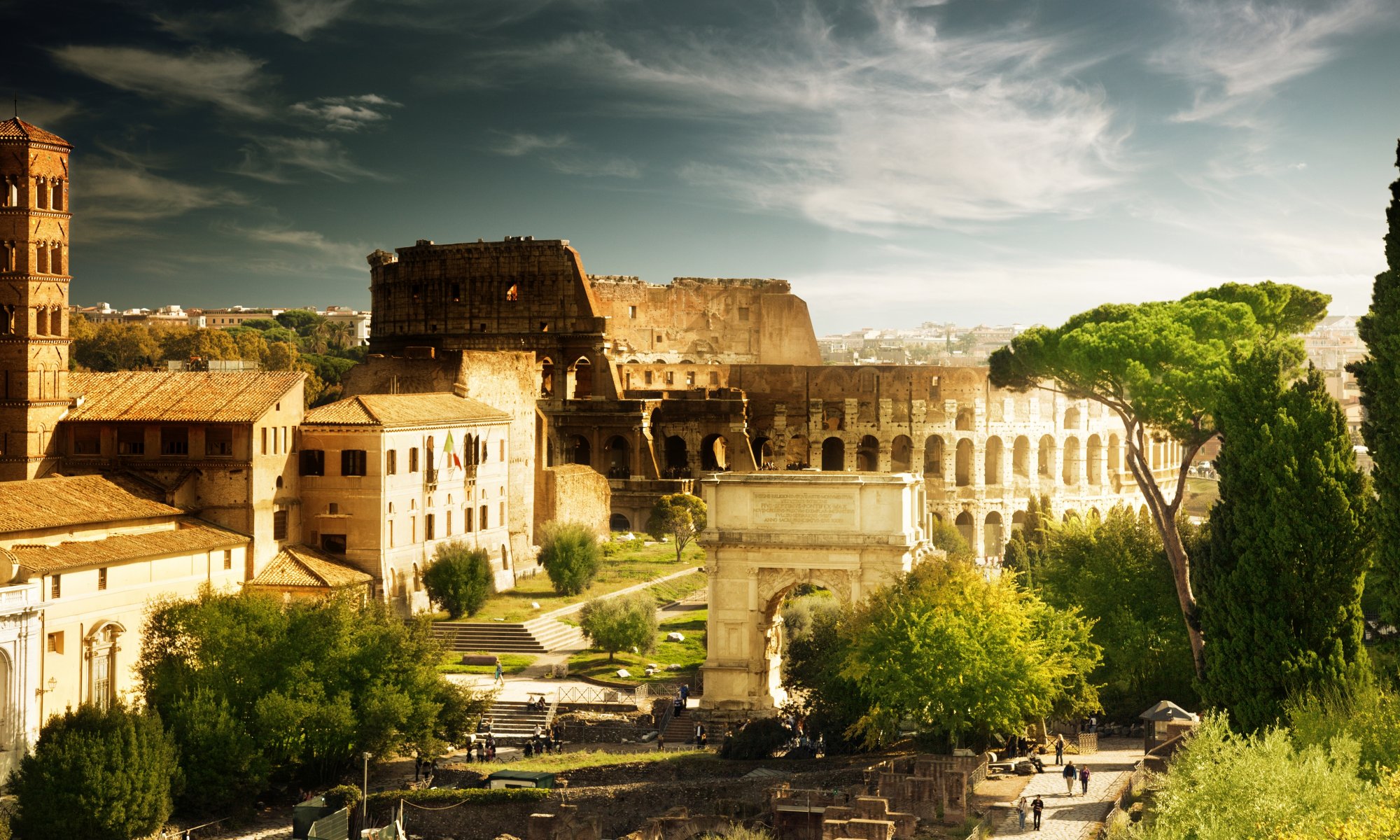 coliseo italia roma arquitectura casas arco de constantino árboles personas