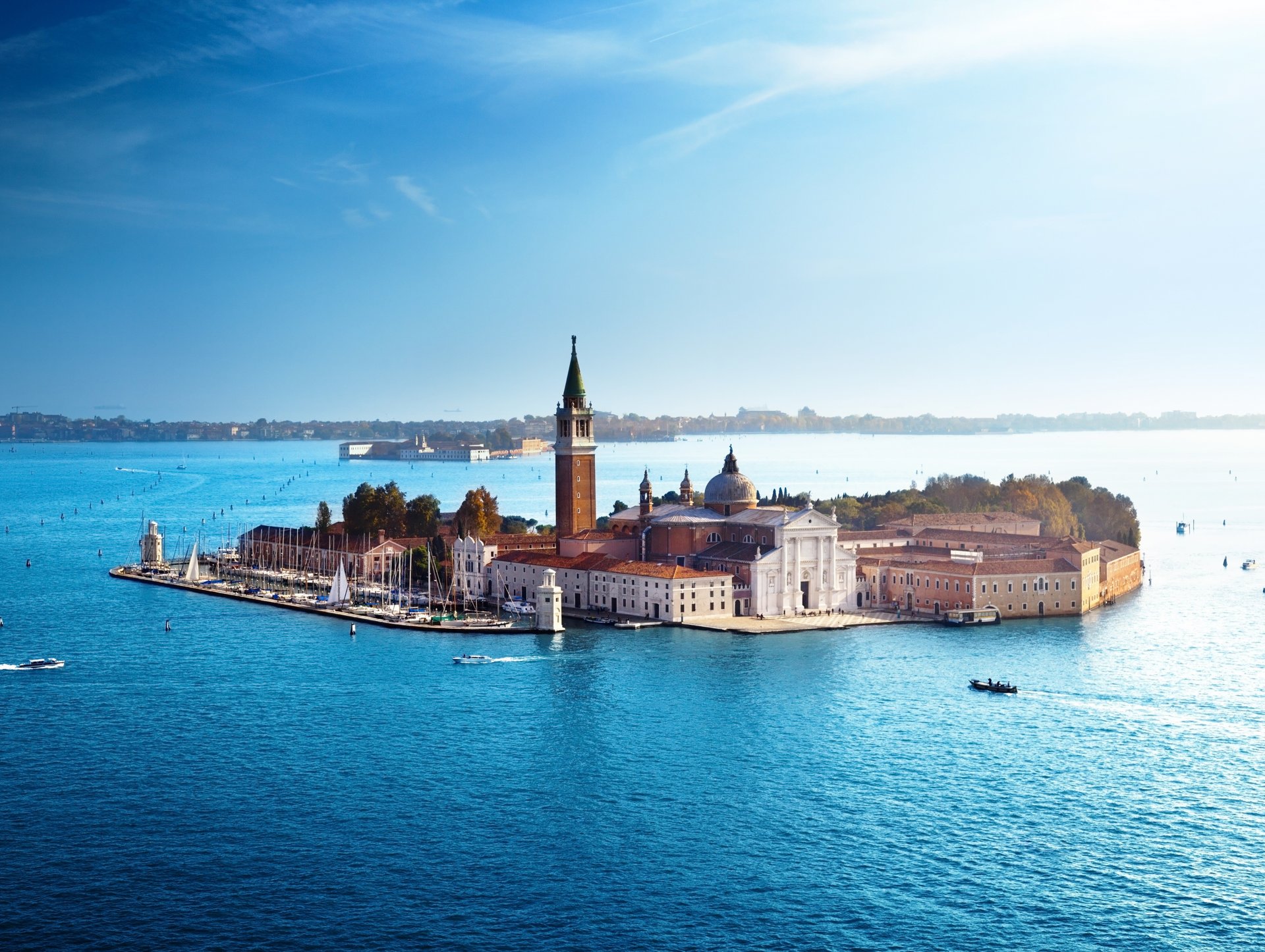 venecia italia mar agua cielo arquitectura casas personas barcos