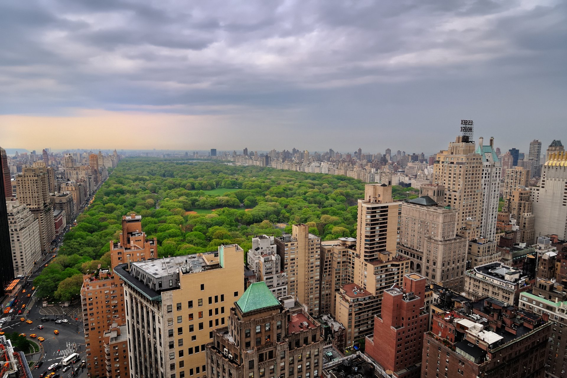 new york centro di new york grande città new erk new york central park di new york case edifici alberi città nuvole nuvoloso come appariva new york nel 2010 foto della fotocamera nikon d90 central park di new york manhattan qualità