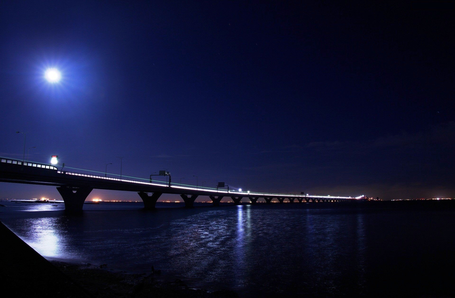 città ponte notte luna luce luci acqua fiume