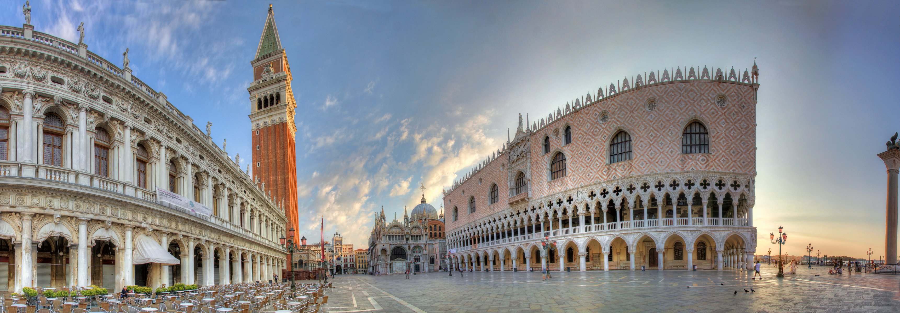 piazza san marco wenecja włochy pałac dożów campanila wieża dzwonowa kawiarnia panorama