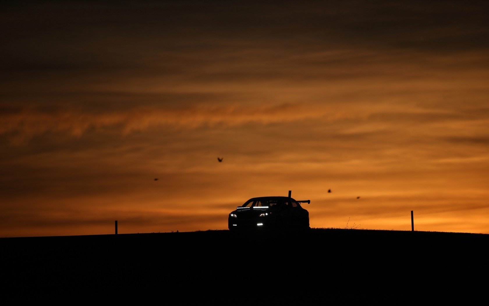 coucher de soleil auto soir silhouette