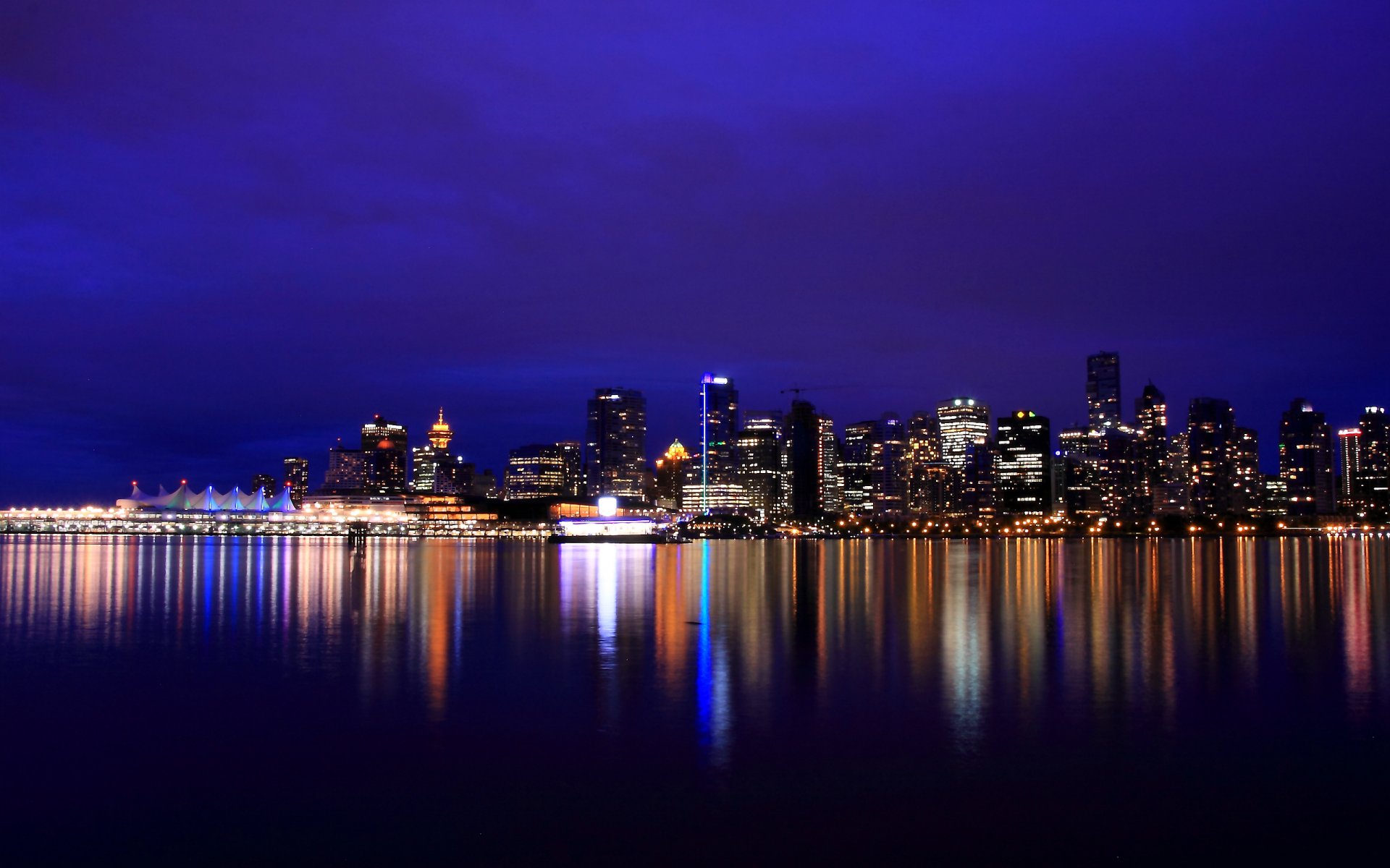 canadá columbia británica vancouver ciudad nocturna luces río reflexión noche rascacielos luces iluminación