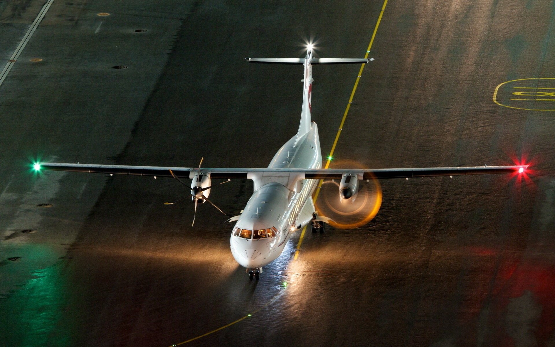 night the plane the airfield