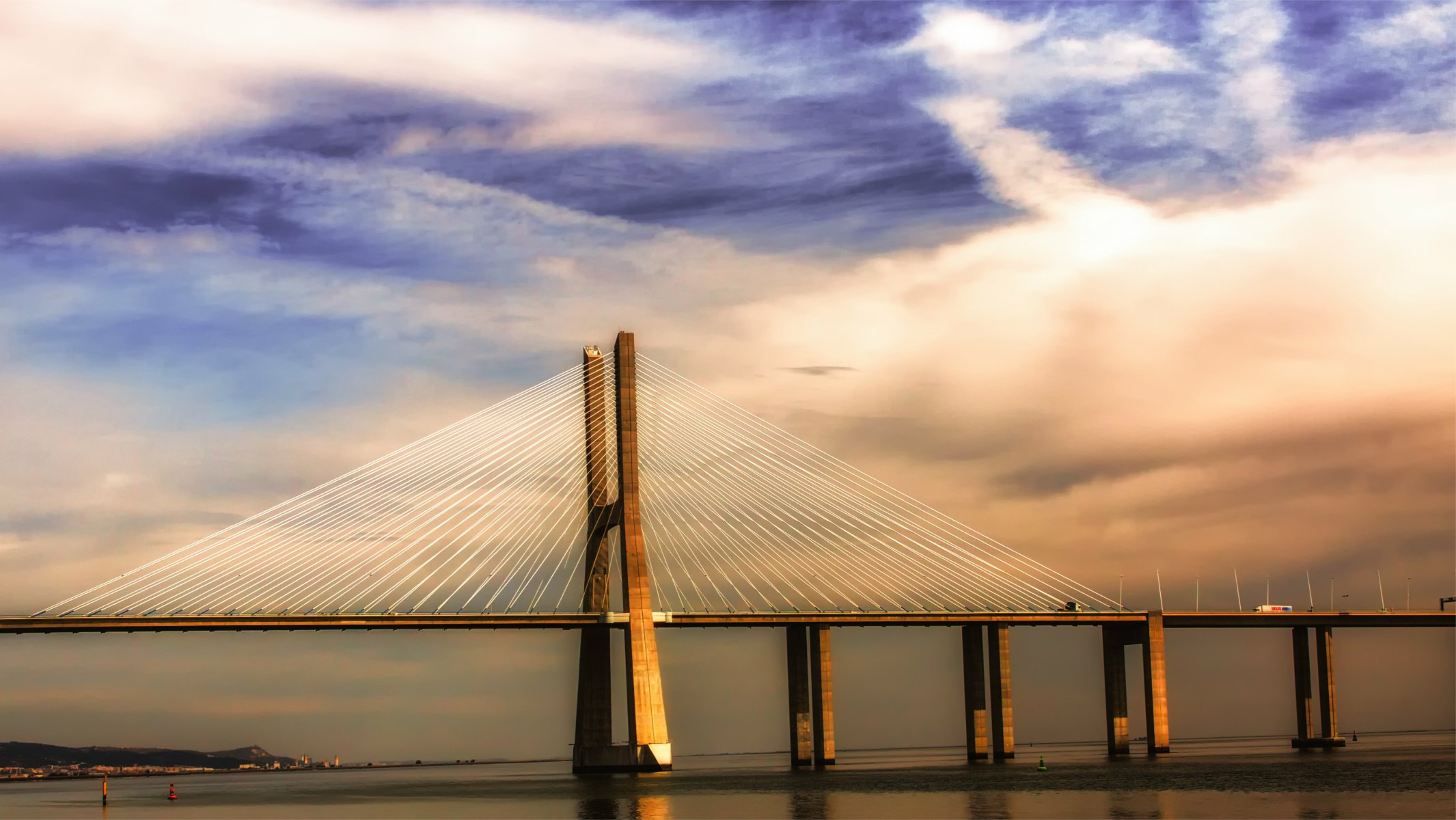 portugal lisboa puente río tajo azul cielo nubes nubes