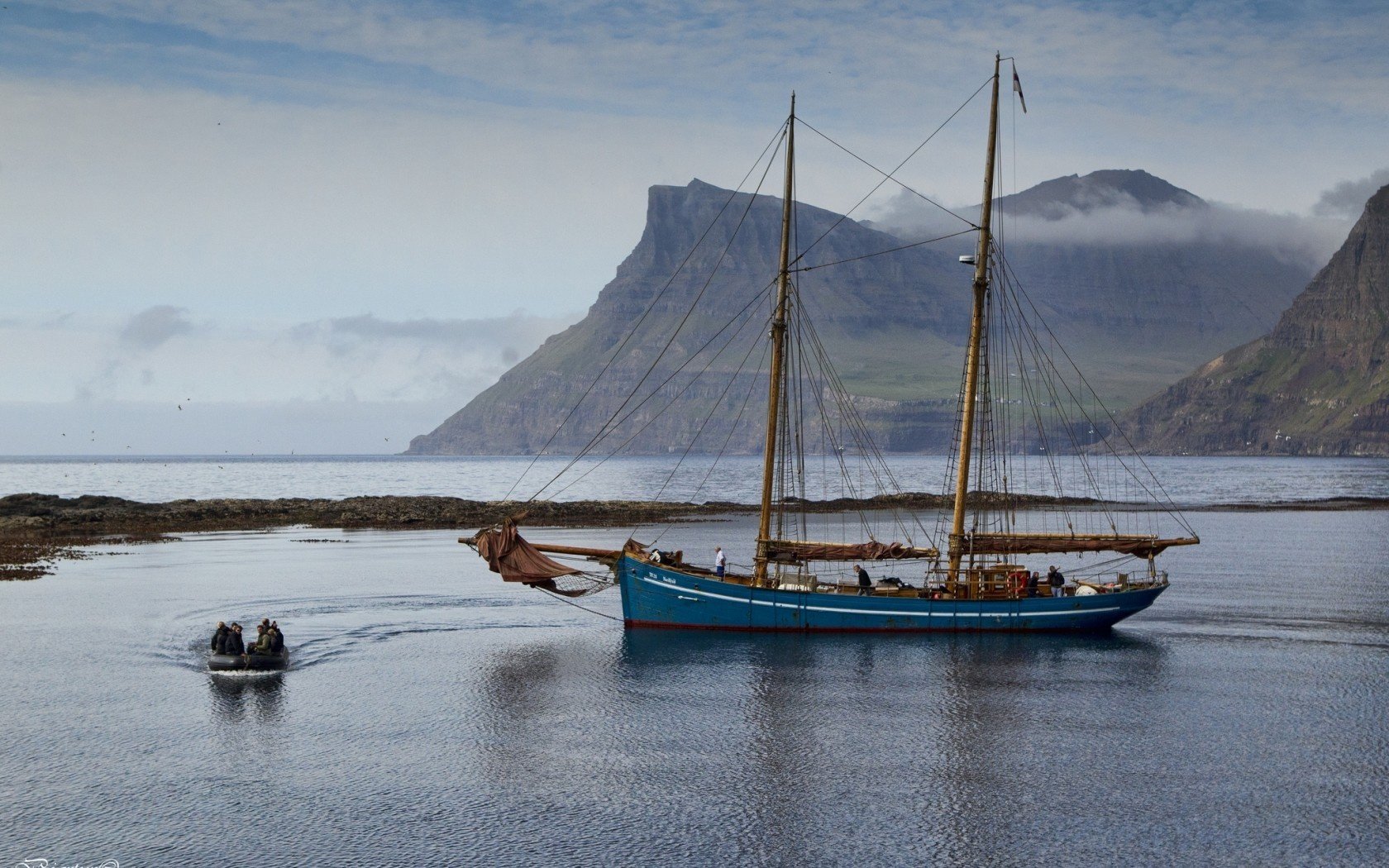 îles féroé faroe islands danemark danemark yacht montagnes