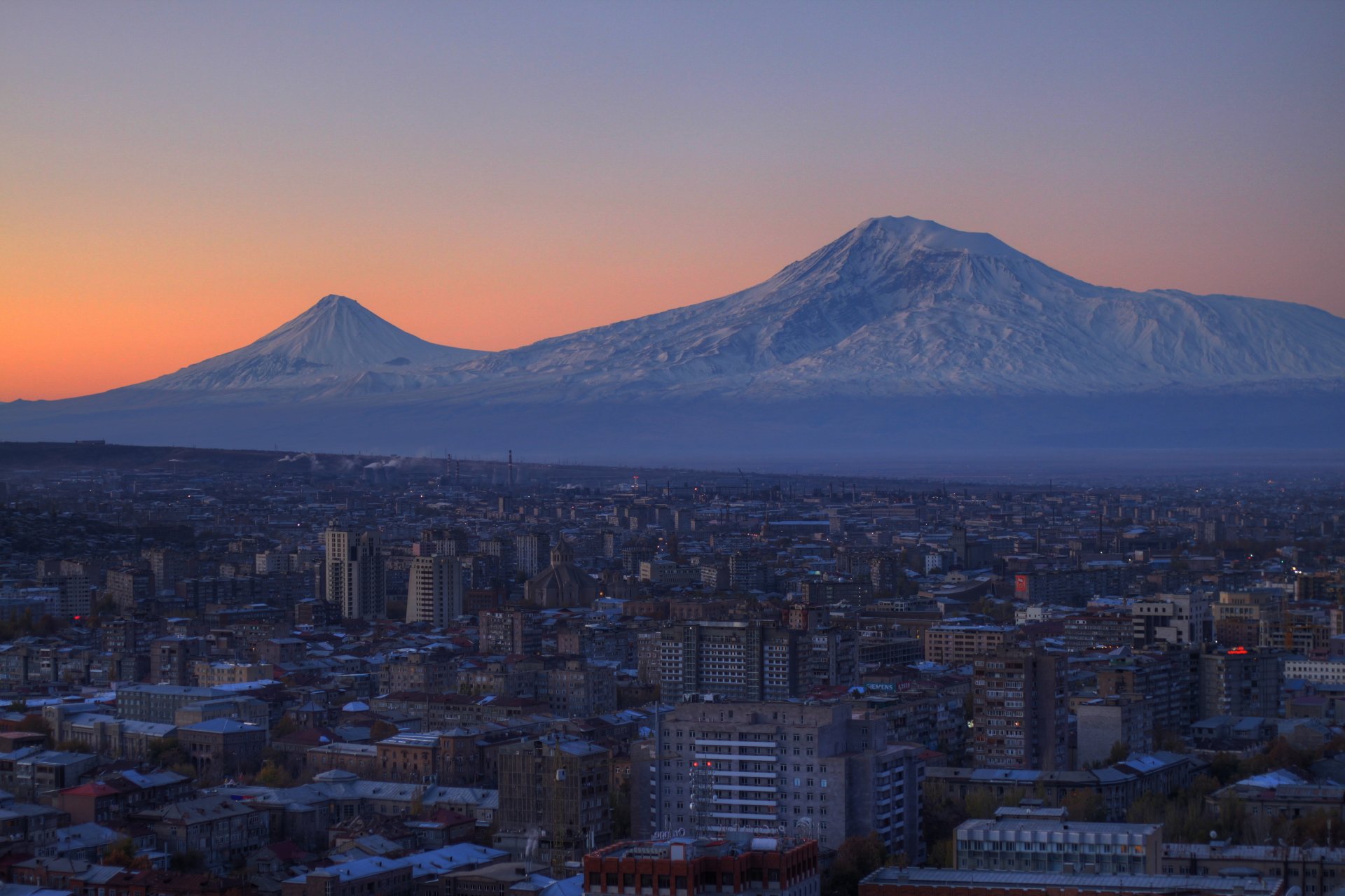 armenia erewan miasto góry krajobraz domy ararat tapety na pulpit