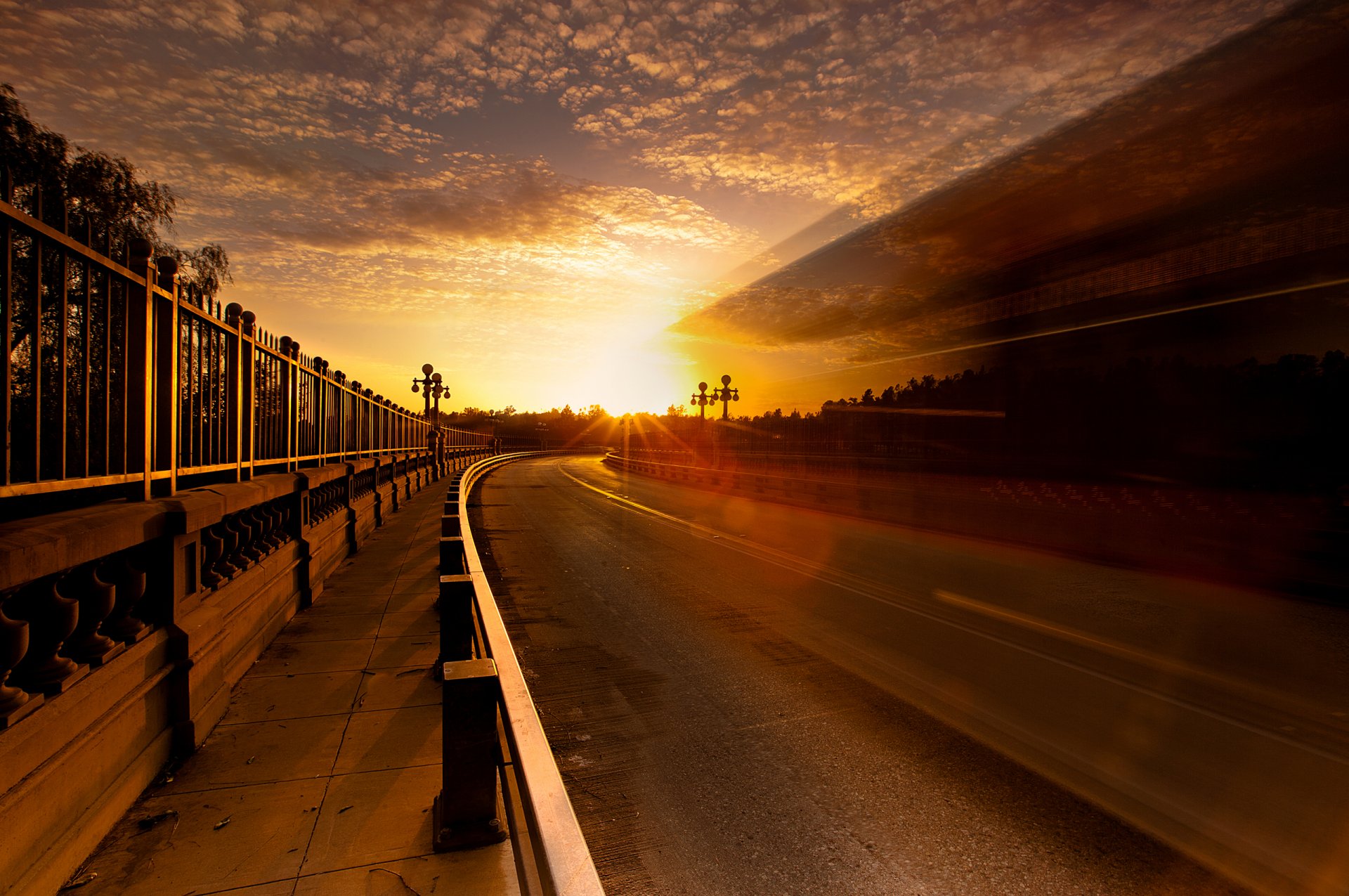 stadt straße zaun himmel sonne licht belichtung blendung