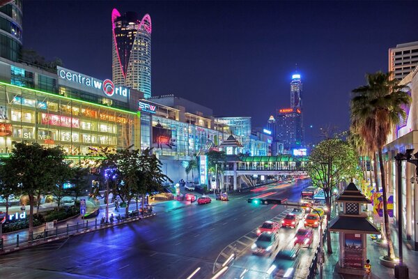 Bangkok ist eine Stadt der Lichter und hellen Farben