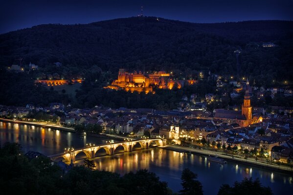 Nieopisana Panorama nocnych Niemiec