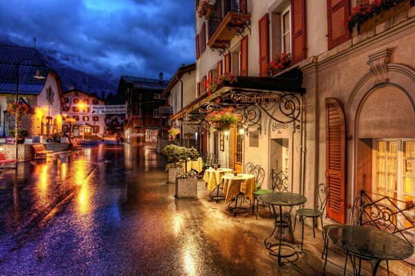 La calle mágica de la Suiza vespertina