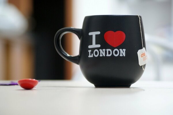 Black Mug I love London 