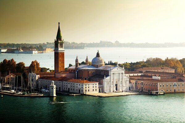 Architettura veneziana acqua ed edifici