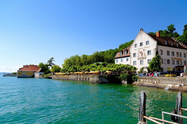 Casa del bosque junto al lago