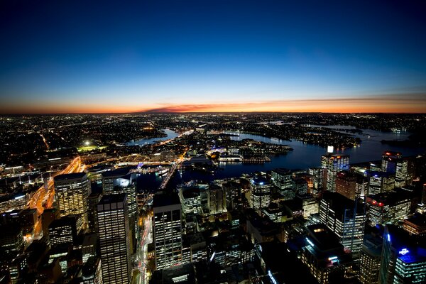 Vista superior de Sydney en medio de la puesta de sol
