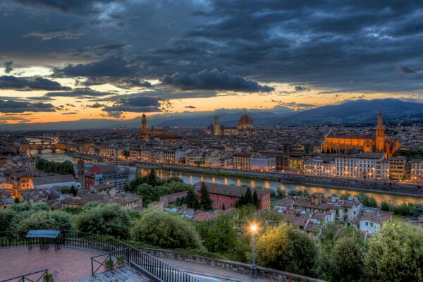 Panorama della Sera di Firenze nelle luci