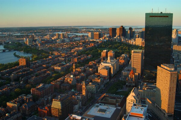 Ville près de l eau de Boston Aux États-Unis à l aube