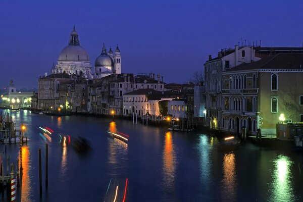 Città sull acqua-Venezia è L Italia