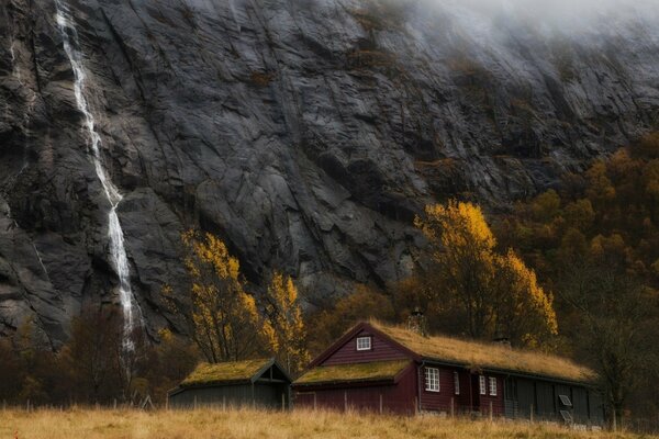 Belle montagne e natura in Norvegia