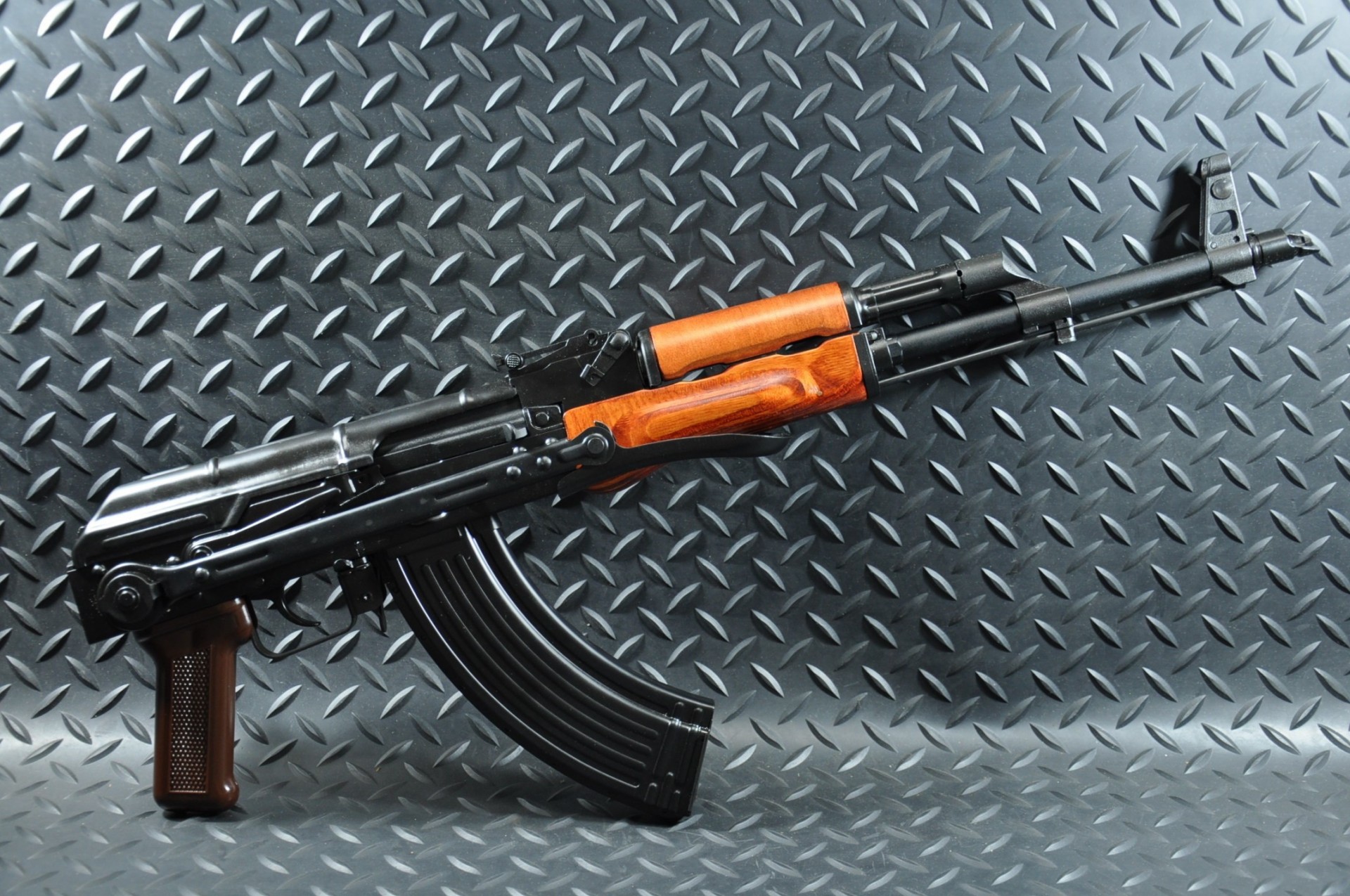 sfondo kalashnikov mondo automatico