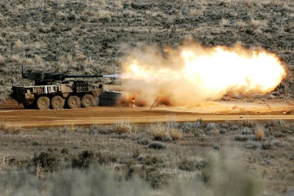 Ejército fuego explosión foto