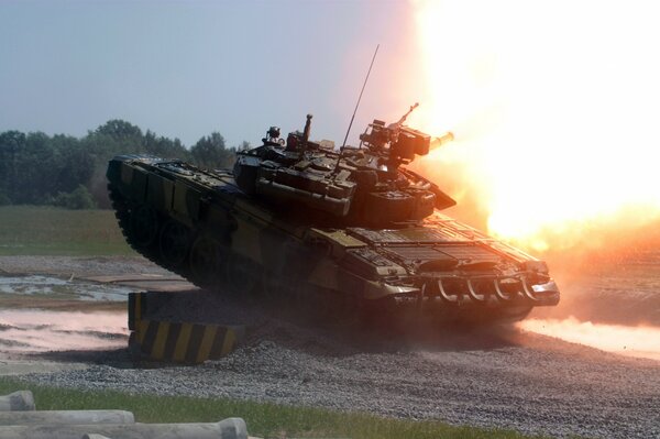 Training of the T90 tank on exercises