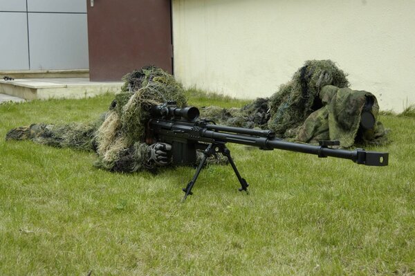 Scharfschützentraining. Gewehr schießen