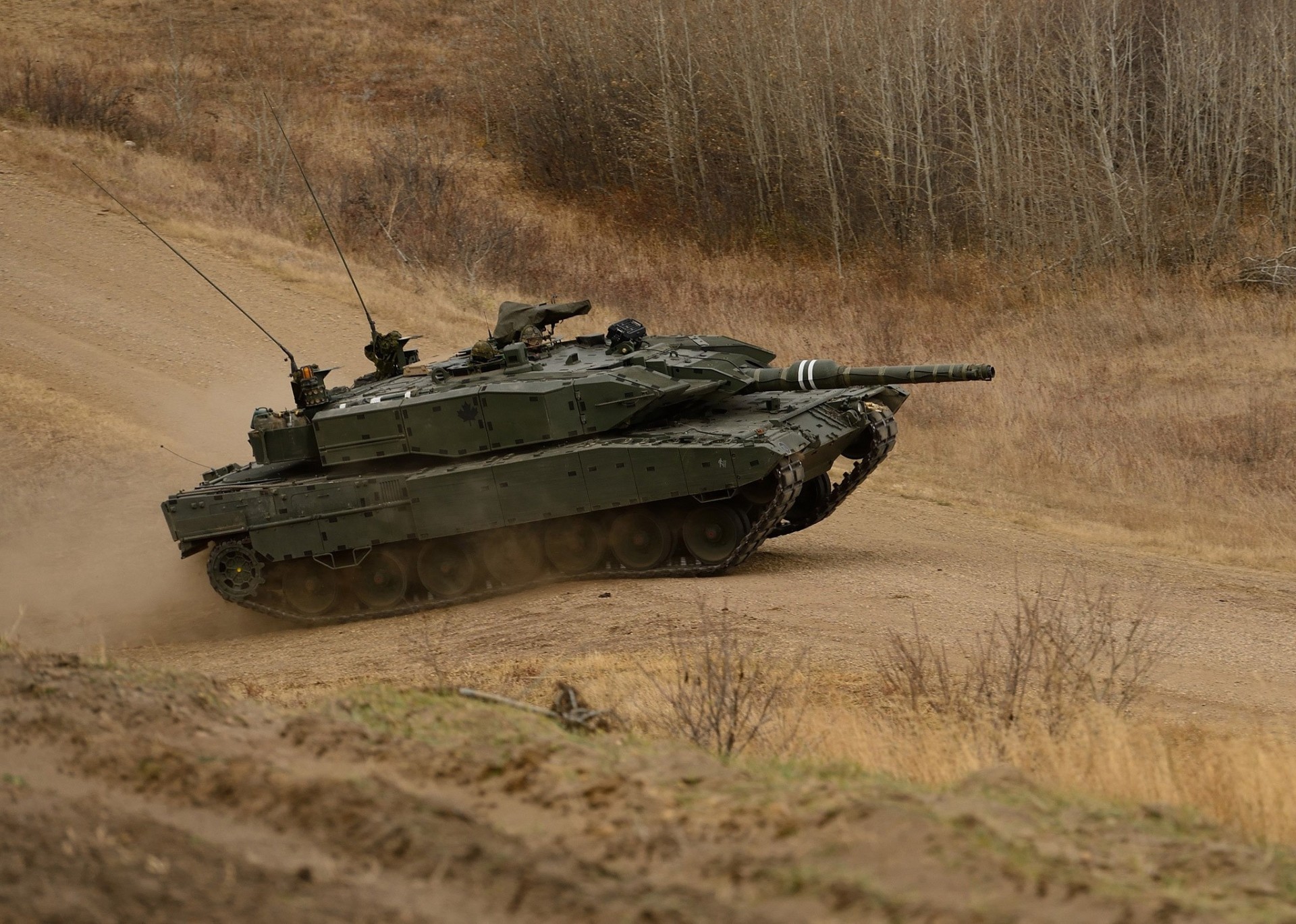 camino militar tanque